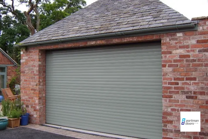 Insulated roller garage door